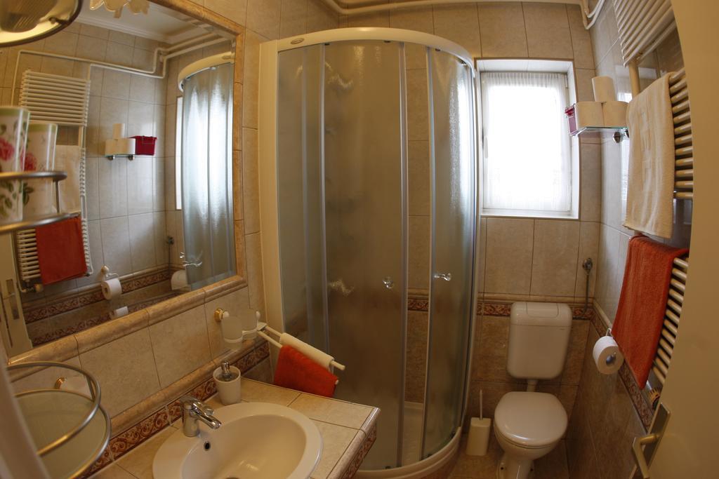 Rooms Beros Maribor Pokoj fotografie